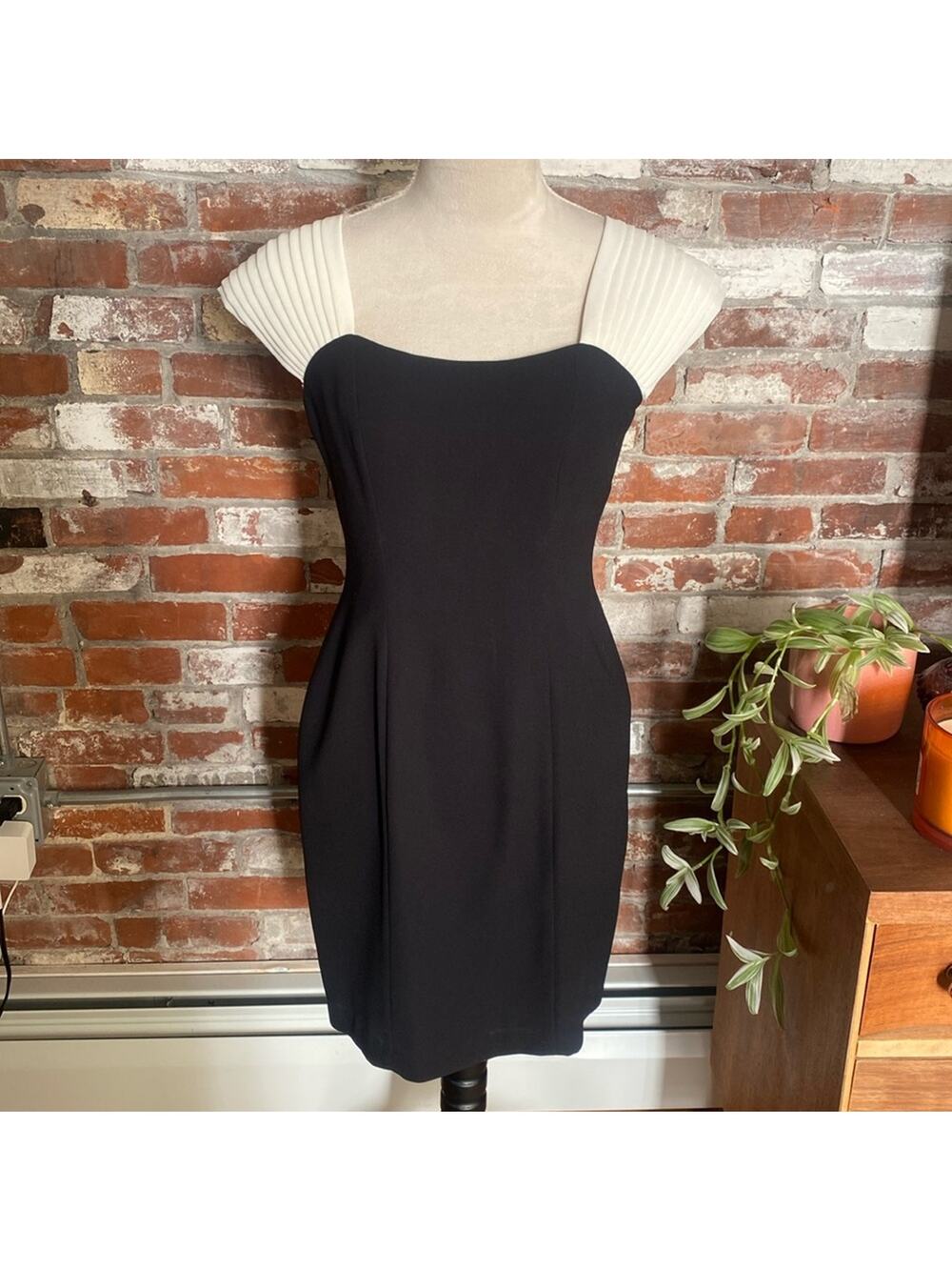 Vintage MariAnna Pleated Sheath Dress Cocktail Black Cream Lined LBD Size 6